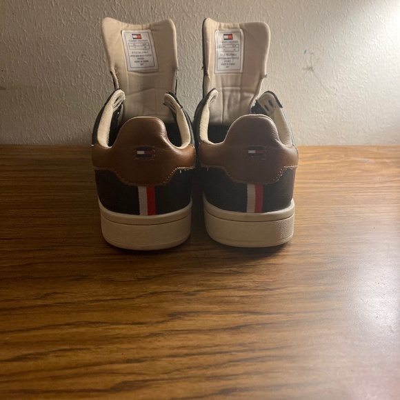 Tommy Hilfiger shoes (good condition) - Picture 5 of 5